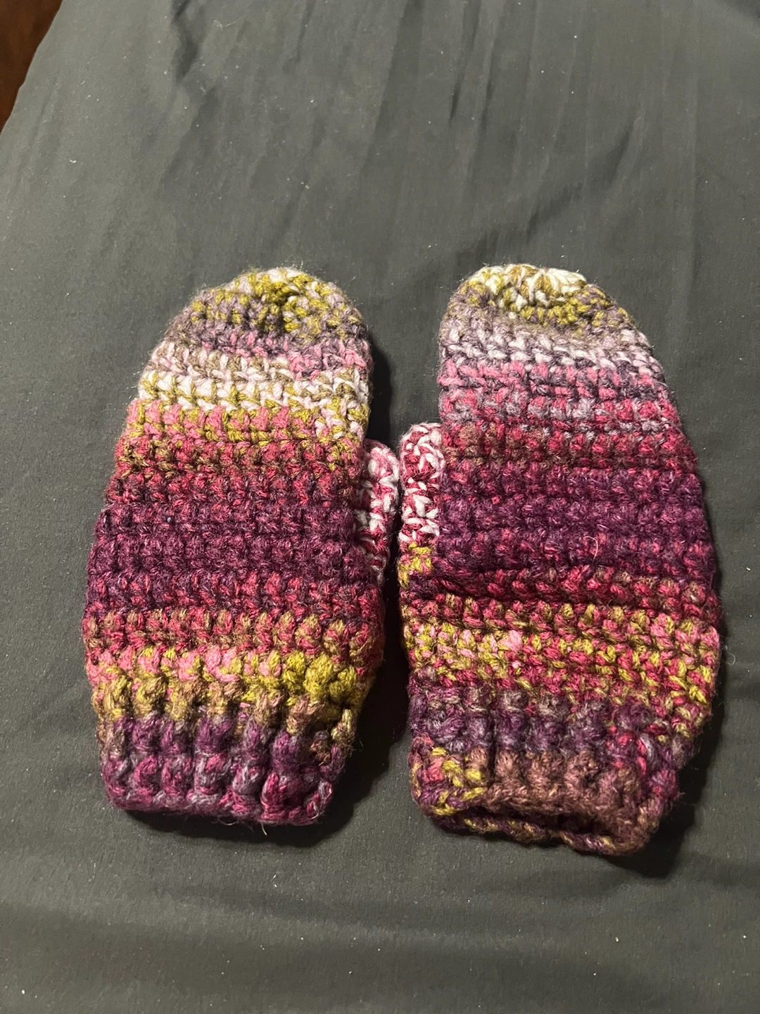 Hand-knitted adult Mittens - photo 2