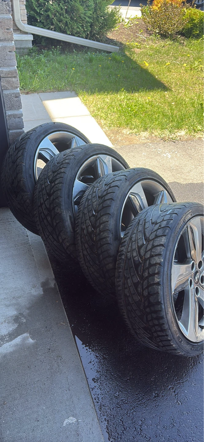 Hyundai Alloy Wheels with Tires 215/40ZR18