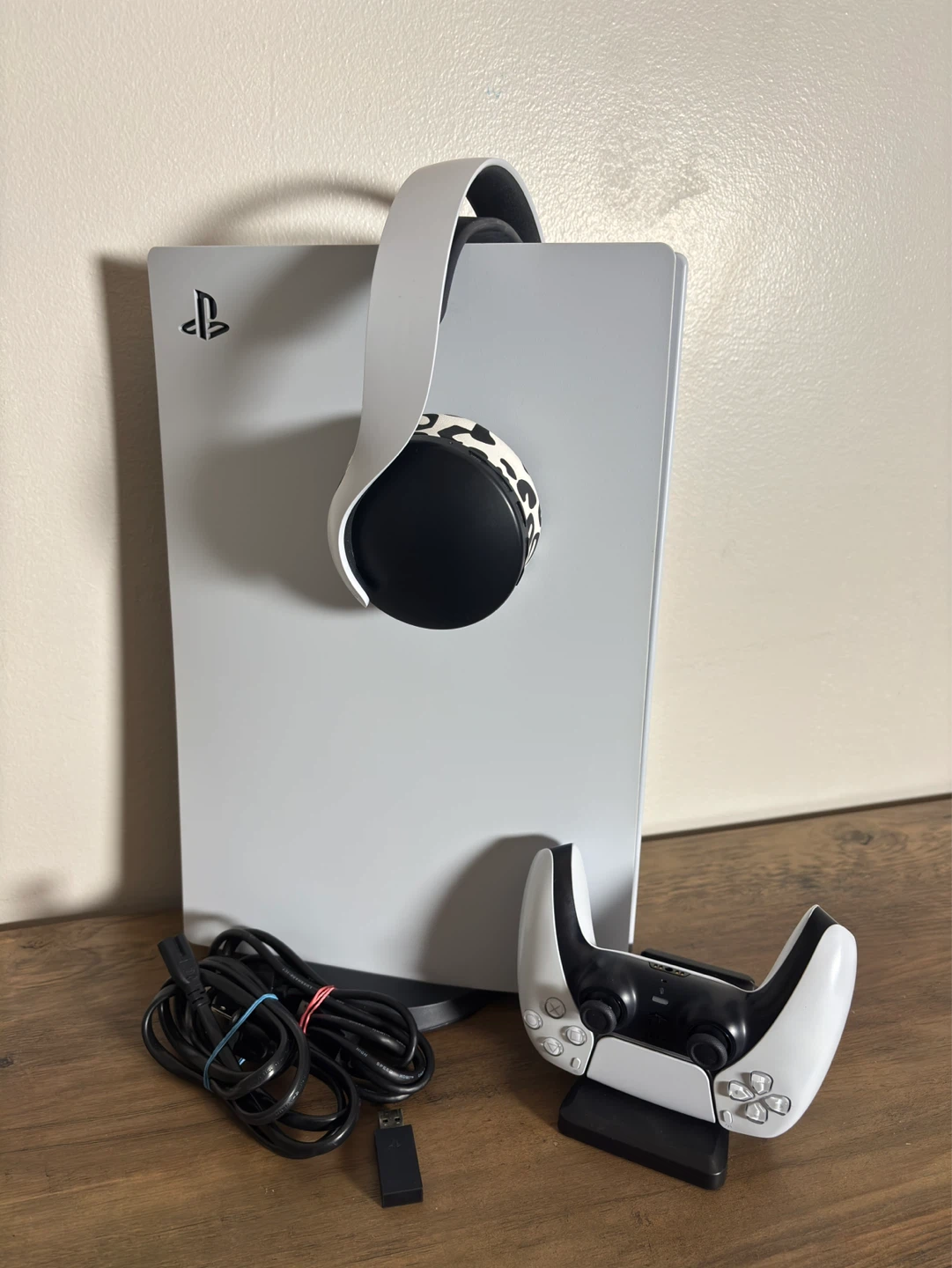 PS5 Disc Edition + Headset & Charging Dock - Hurry Up! - photo 2