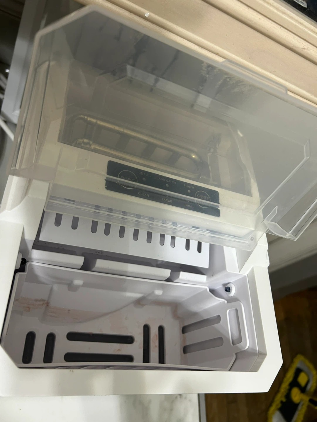 White Ice Maker