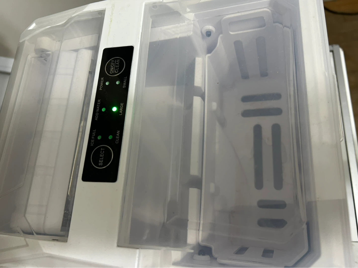White Ice Maker - photo 2