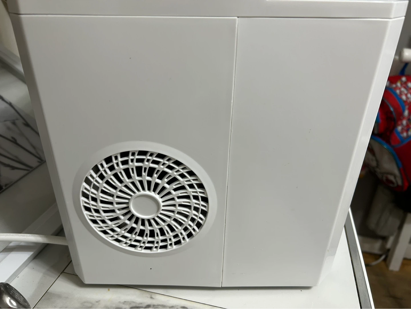 White Ice Maker - photo 3