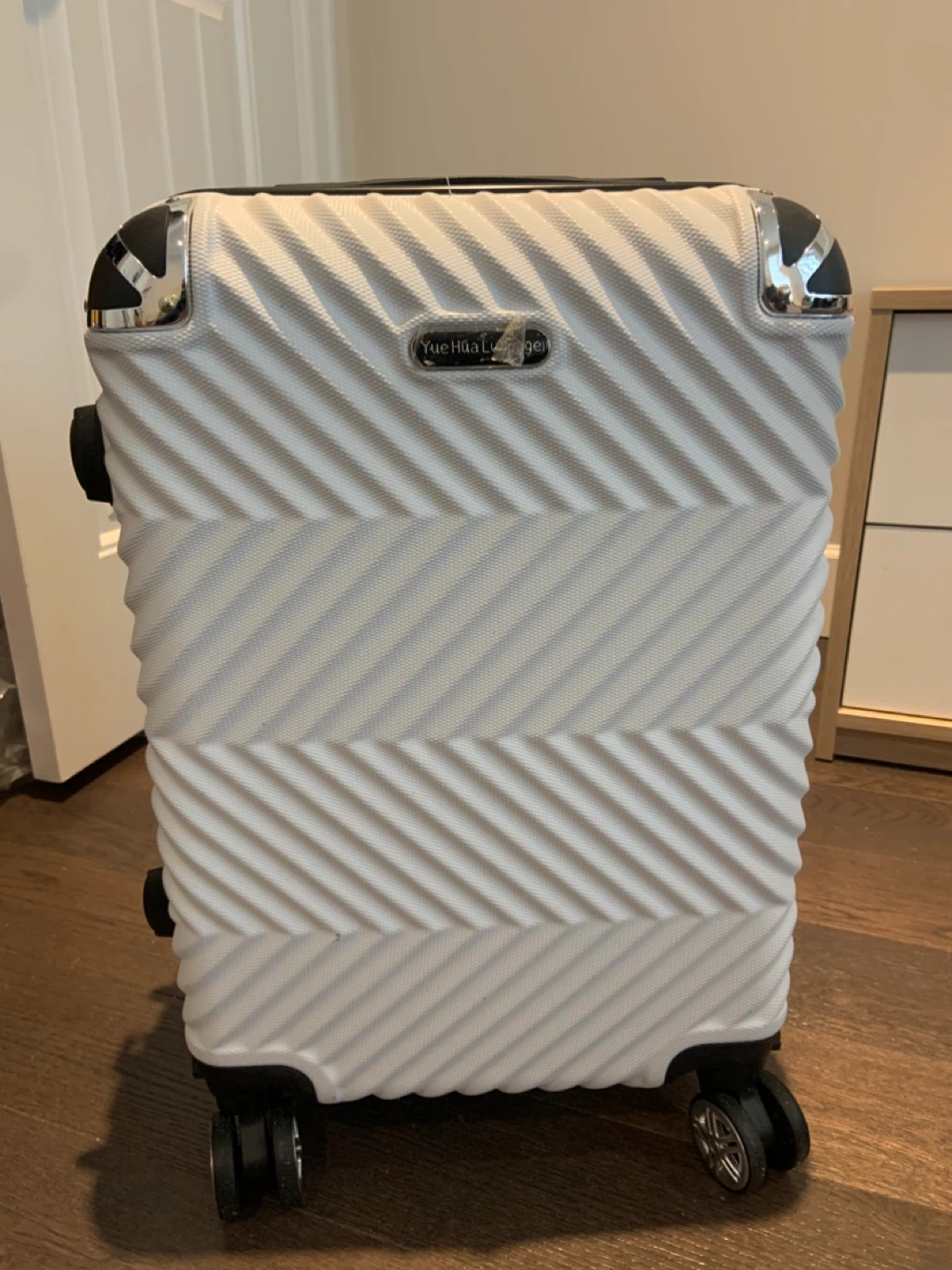 Luggage White Spinner Suitcase  50X35