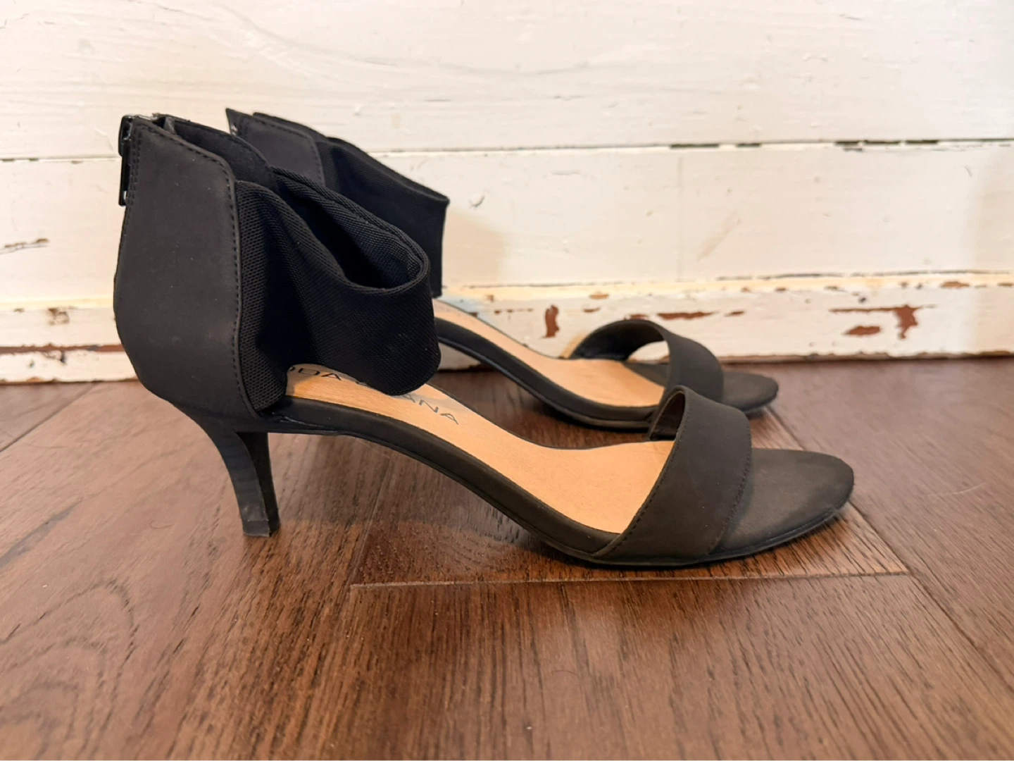 EUC Perfect Little Black Sandals - Moda Spana