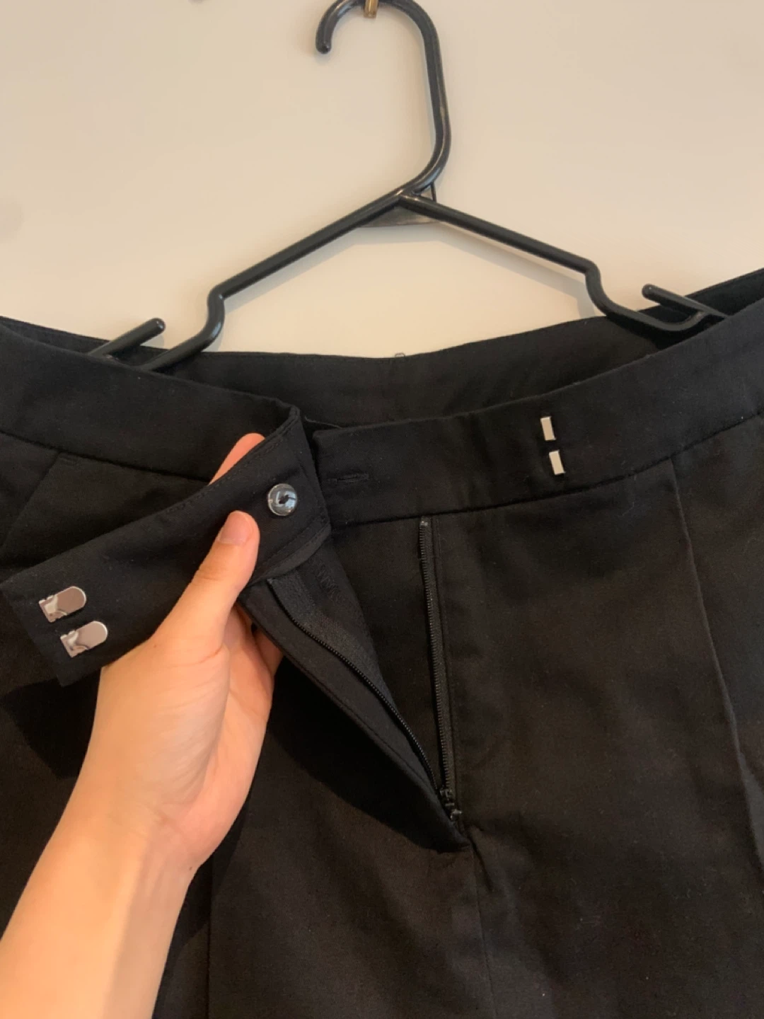 H&M Black Shorts Size 6 - photo 3