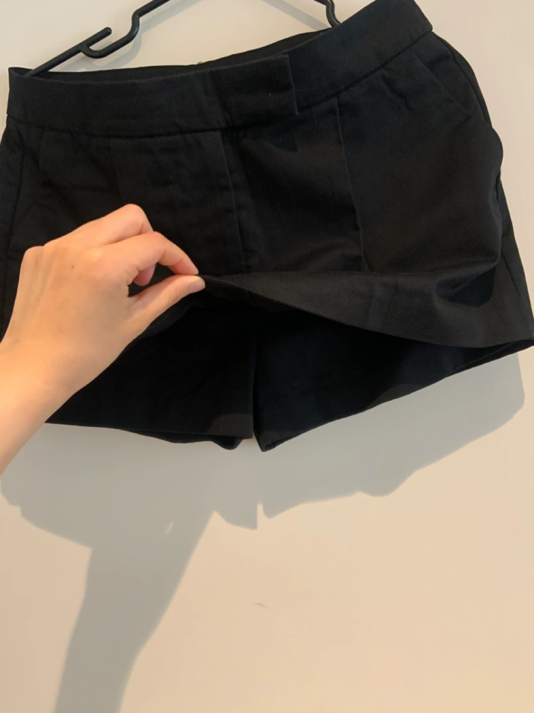 H&M Black Shorts Size 6 - photo 2