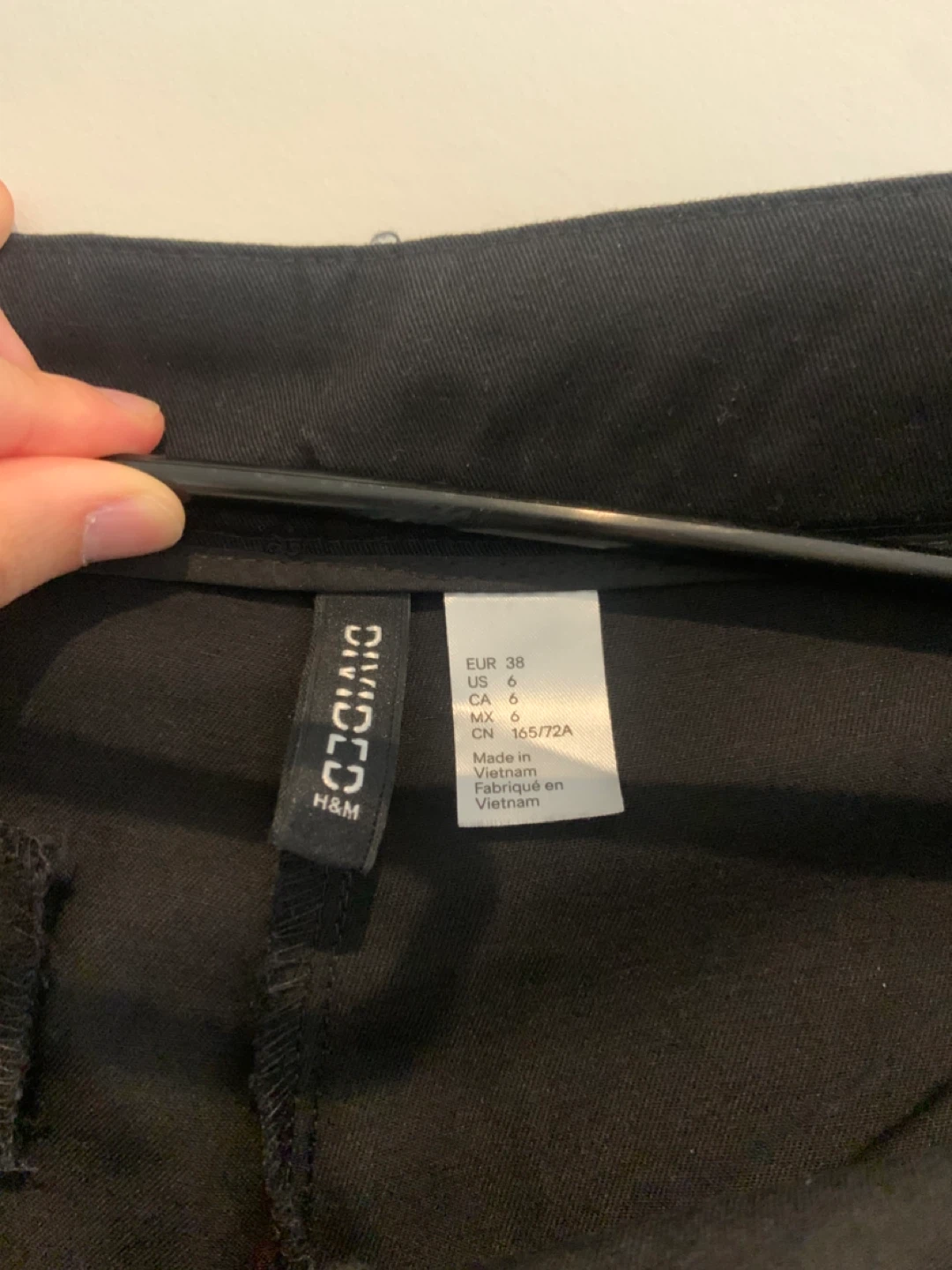 H&M Black Shorts Size 6 - photo 4
