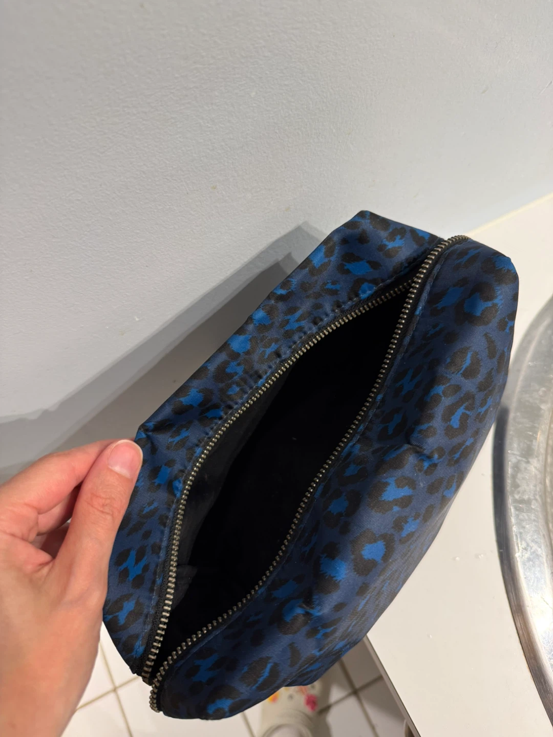 Victoria's Secret Blue Leopard Print Cosmetic Bag - photo 2