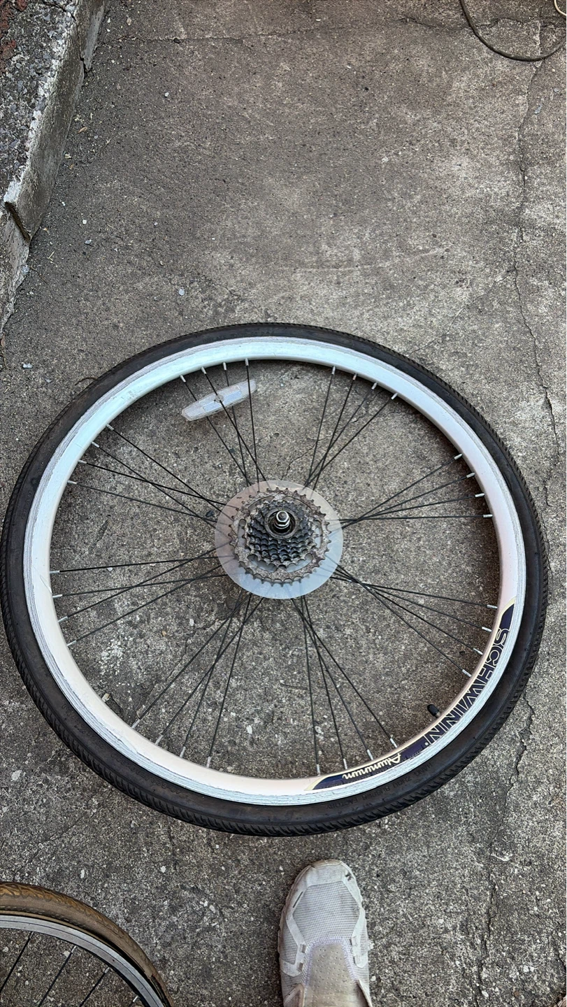 Schwinn Aluminum Bike Wheel with Cassette - photo 2