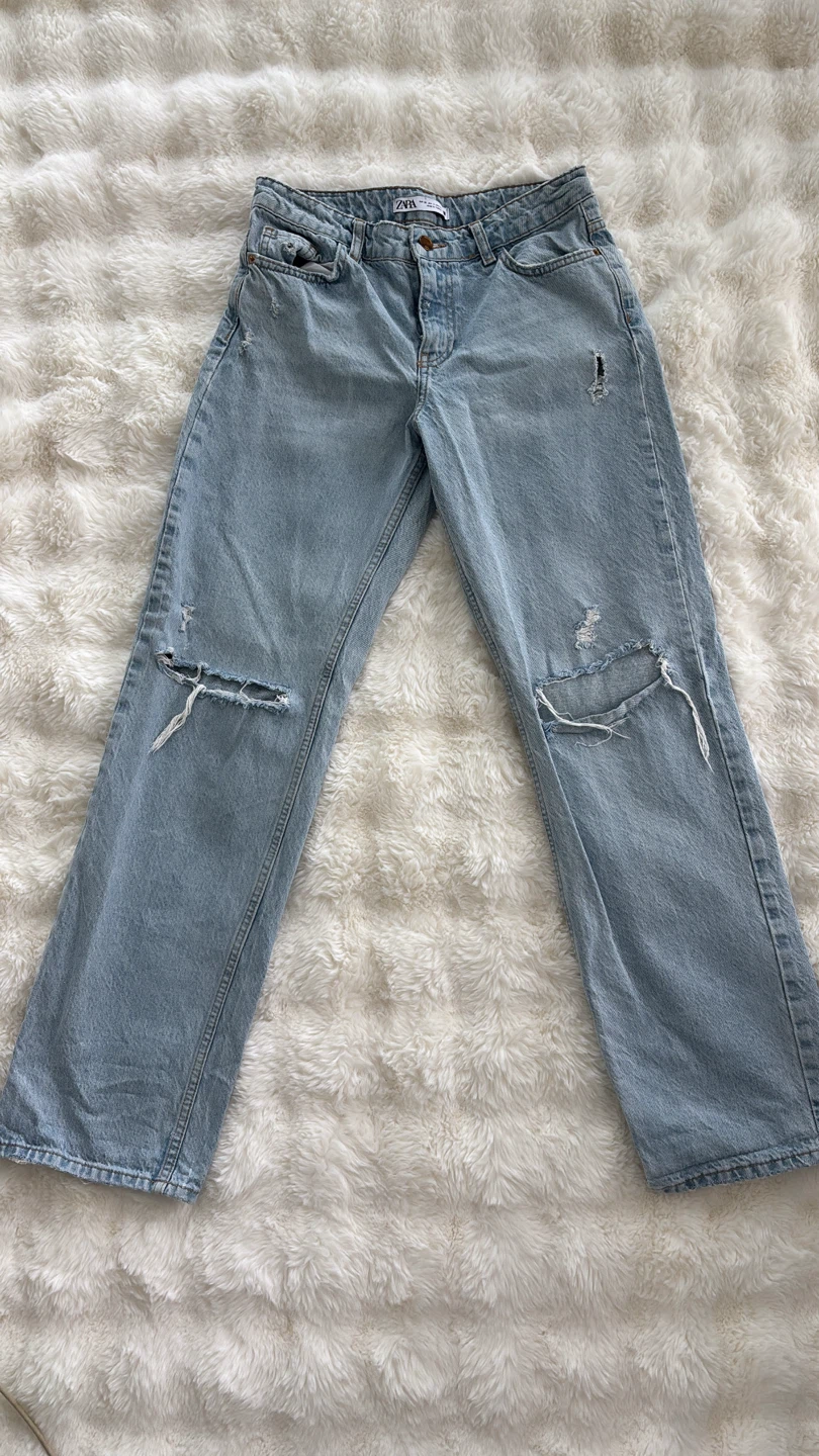 ZARA Light Wash Distressed Denim Jeans