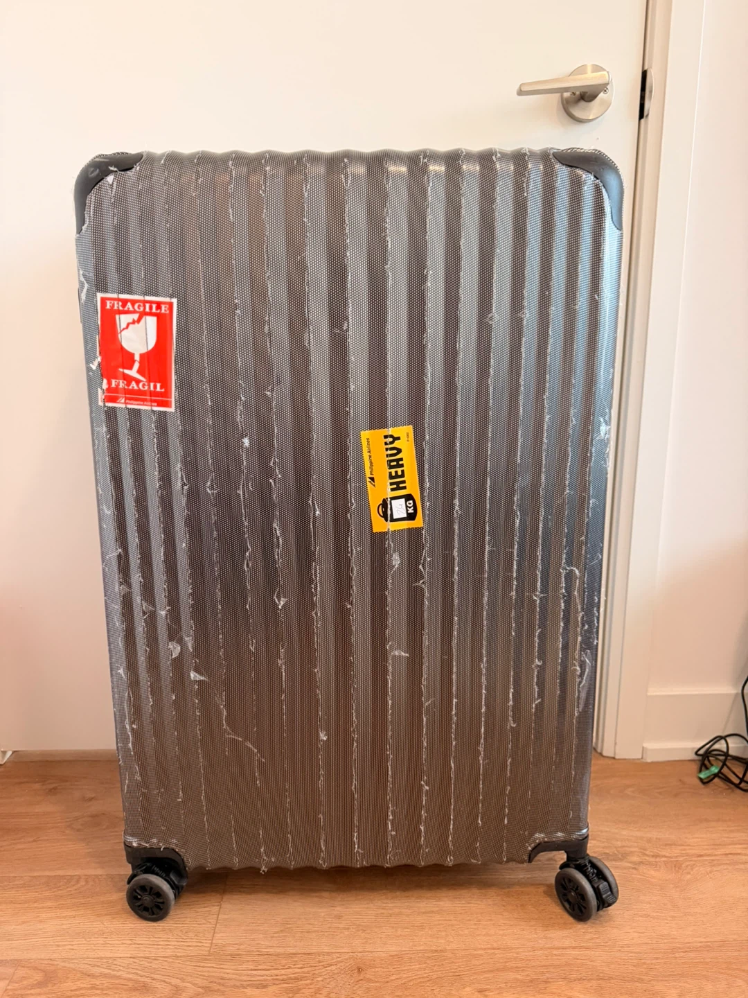 Grey Spinner Hardside Suitcase - photo 3