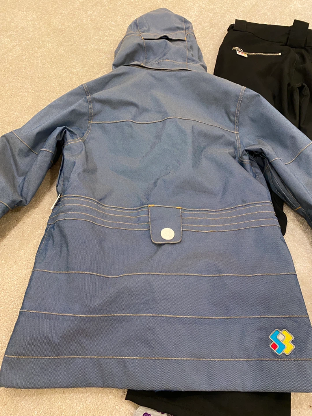 XS Women’s Snowboard Jacket and Black Snowpants Set - photo 2