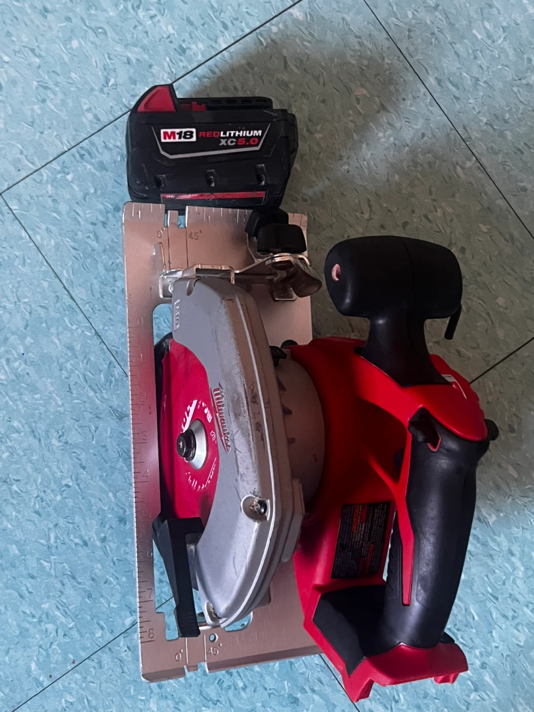 Milwaukee M18 Cordless Circular Saw with 5.0 Ah Battery - photo 3