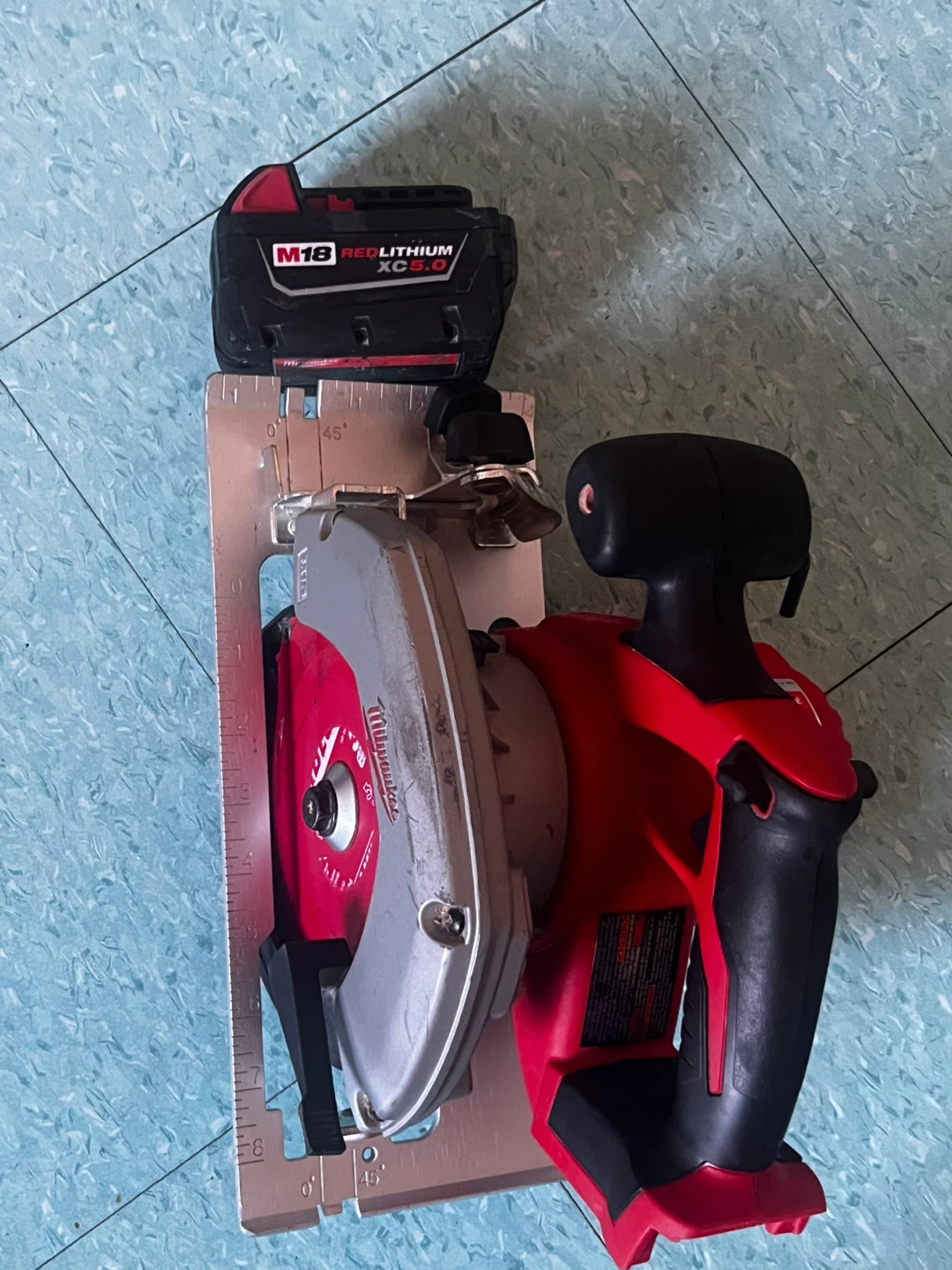 Milwaukee M18 Cordless Circular Saw with 5.0 Ah Battery - photo 2