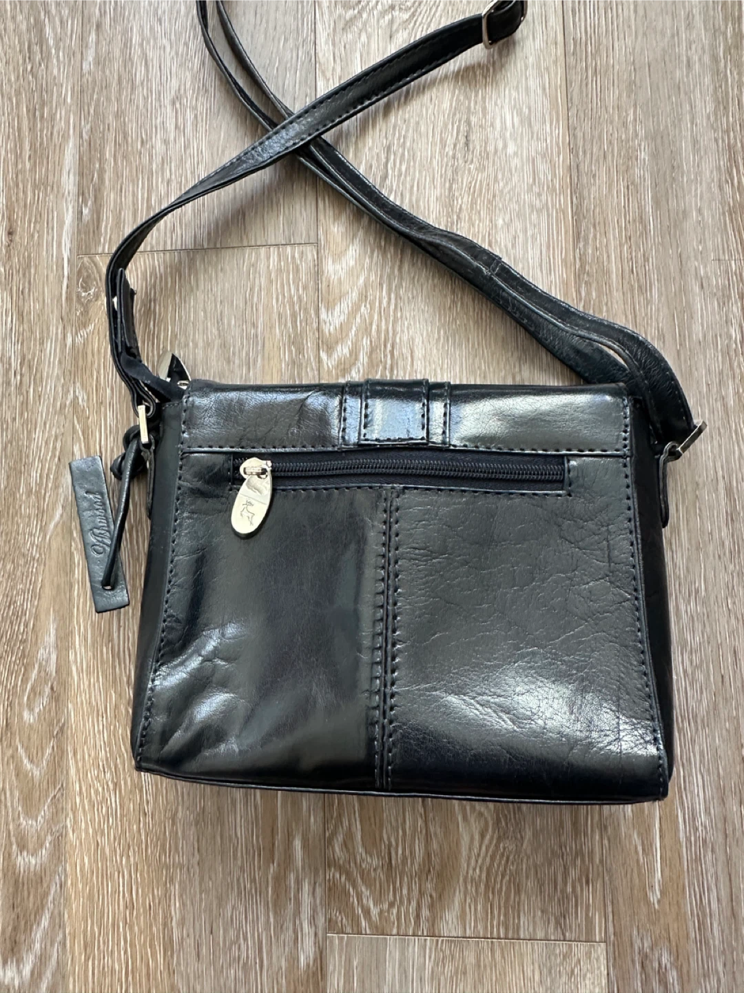 ASHWOOD Black Leather Crossbody Bag - photo 3