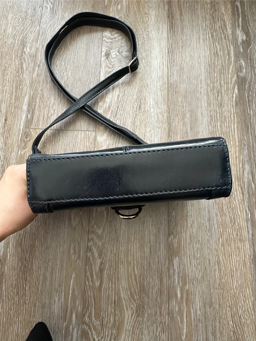 ASHWOOD Black Leather Crossbody Bag - photo 4