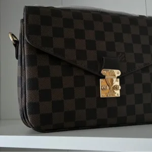 Louis Vuitton Damier Ebene crossbody bag