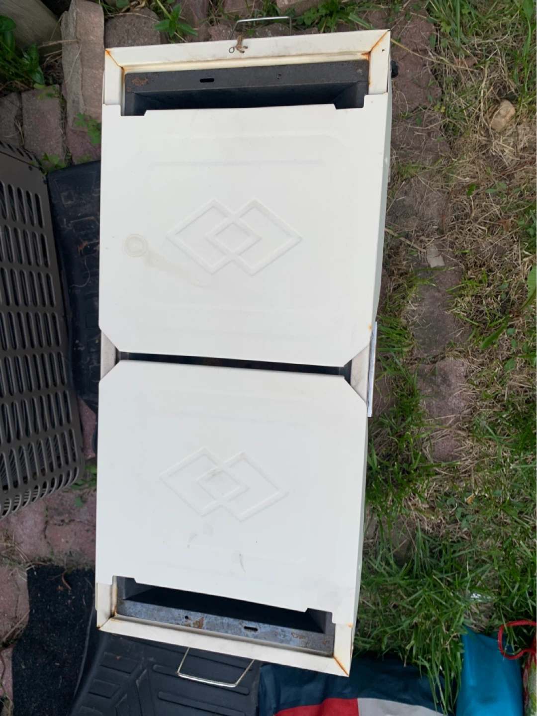 Red Camp Chair , beach umbrella and charcoal barbecue set - photo 5