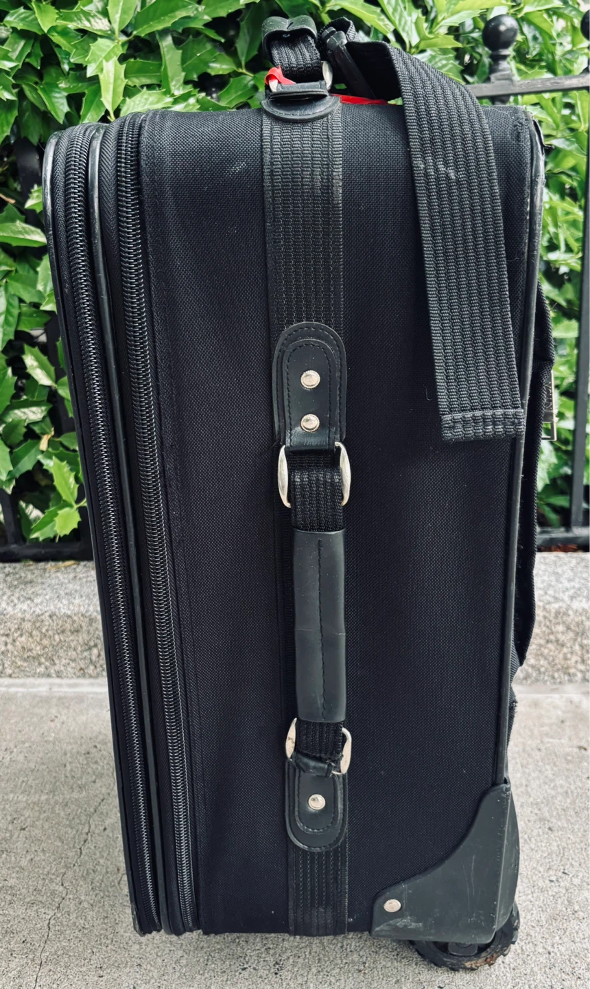 McLin Black Canvas Rolling Carry-on Suitcase - photo 4