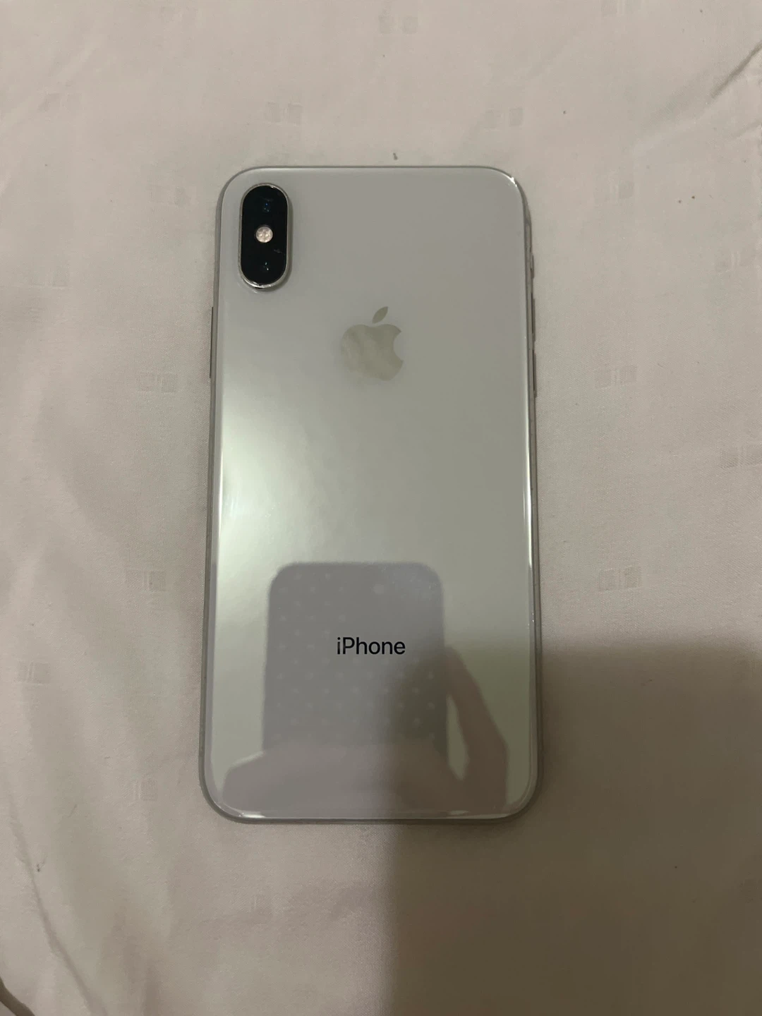 White Iphone xs with 64gb storage and phonecase - photo 3