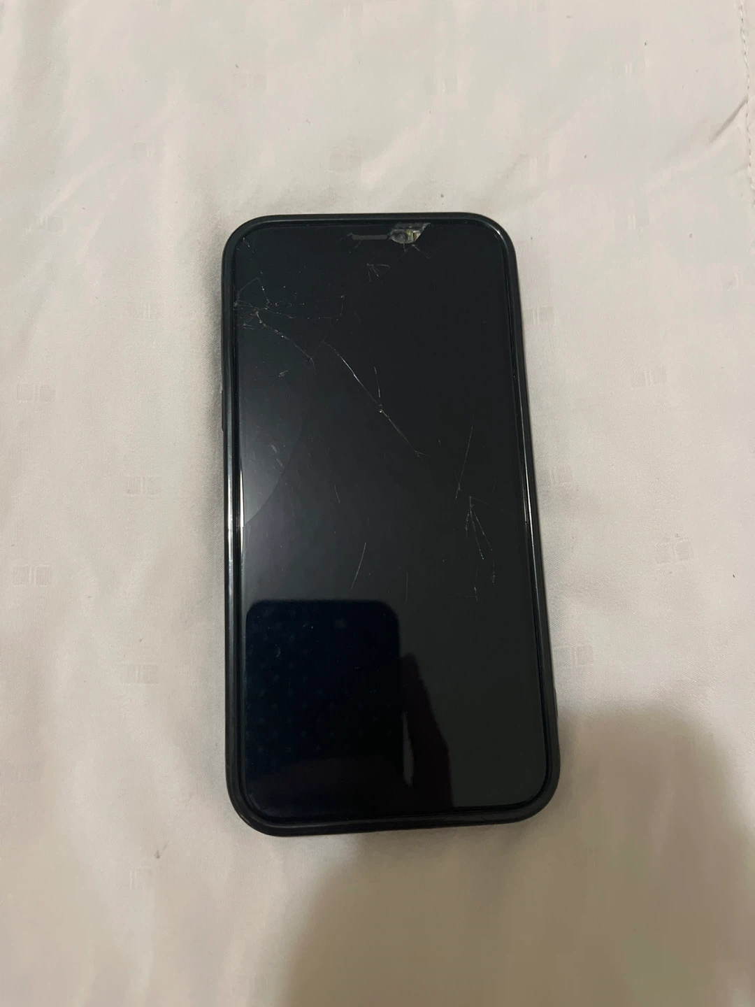 White Iphone xs with 64gb storage and phonecase - photo 2