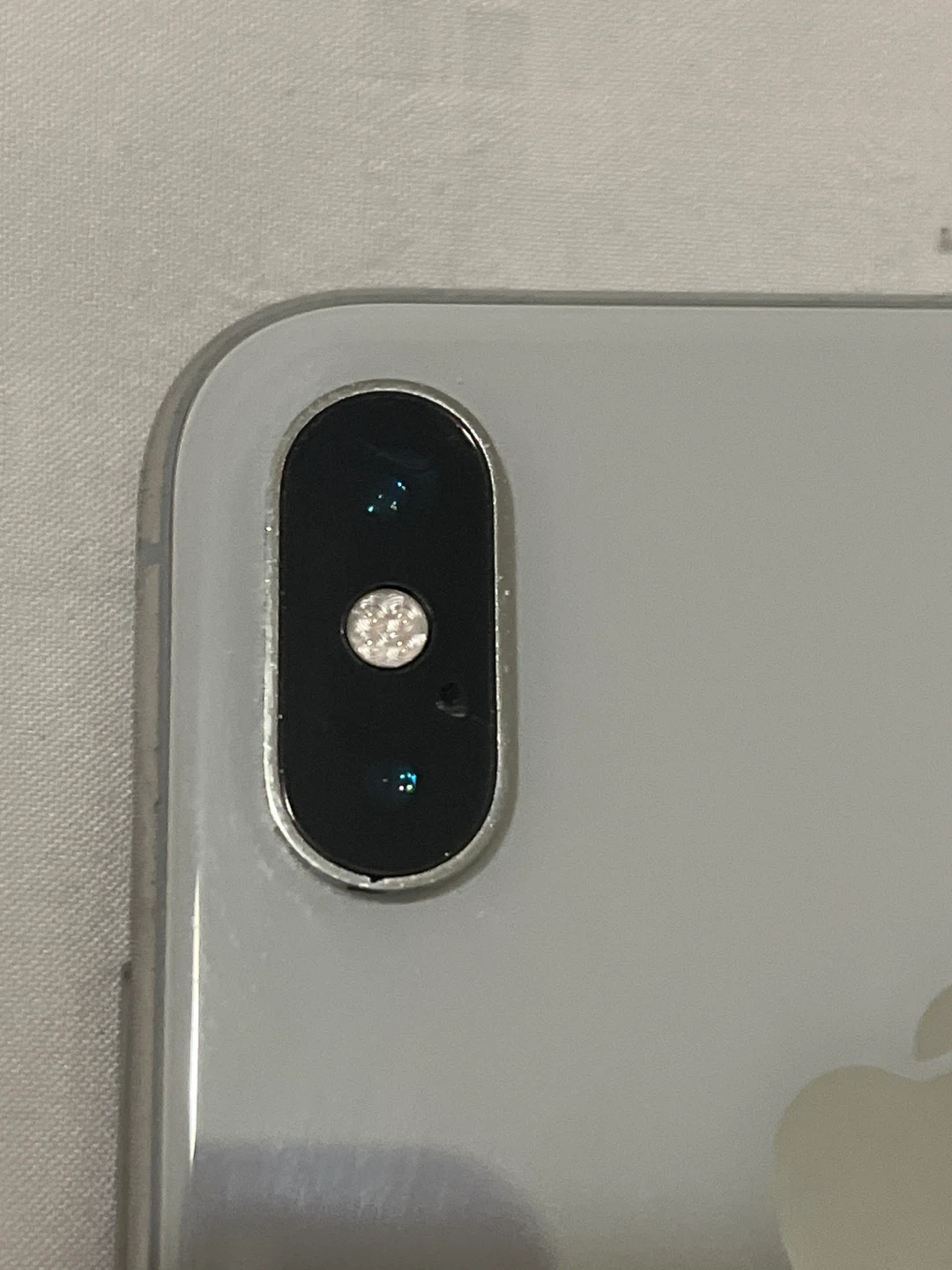 White Iphone xs with 64gb storage and phonecase - photo 4