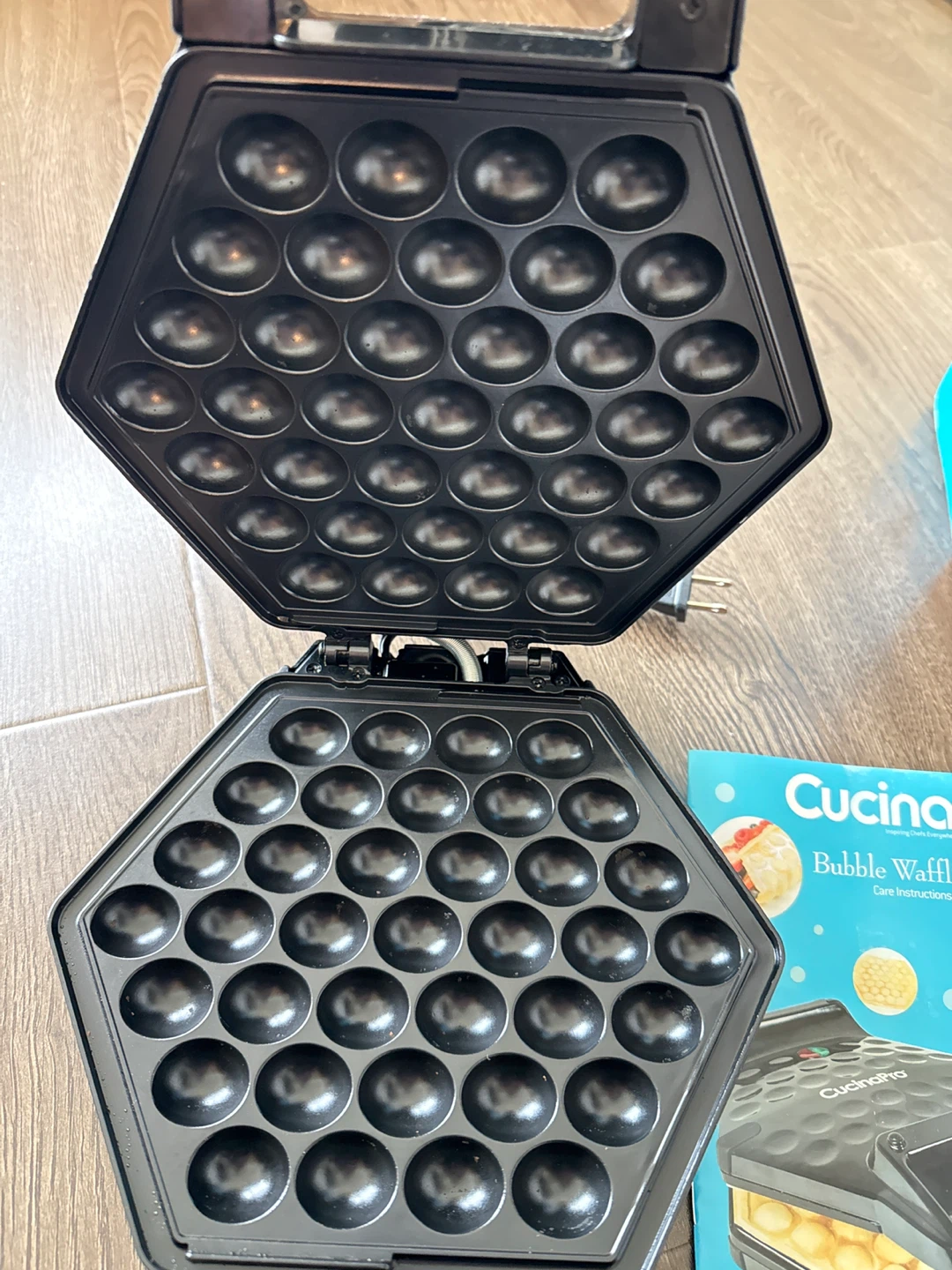 CucinaPro Bubble Waffle Maker - photo 4