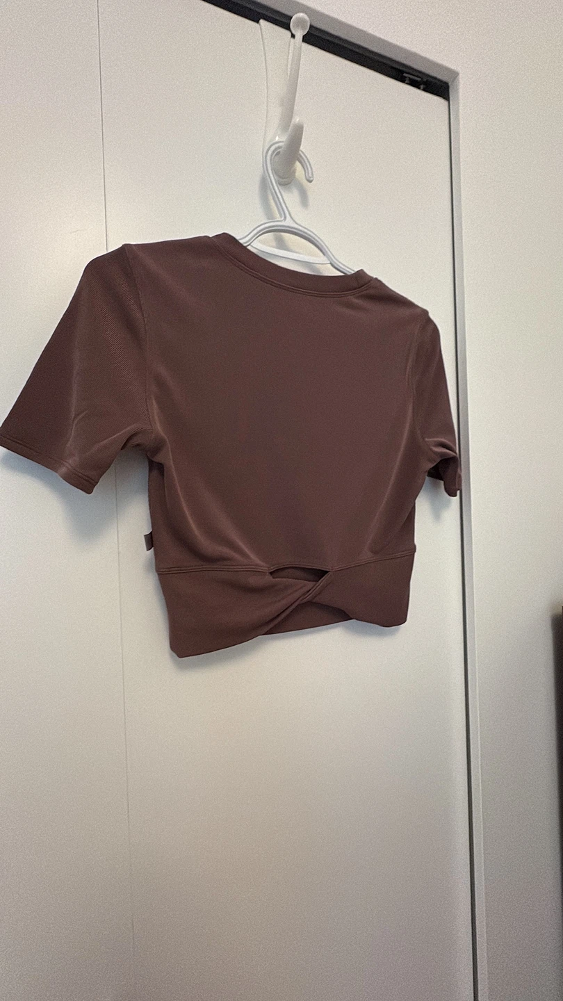 Lululemon cropped T-shirt