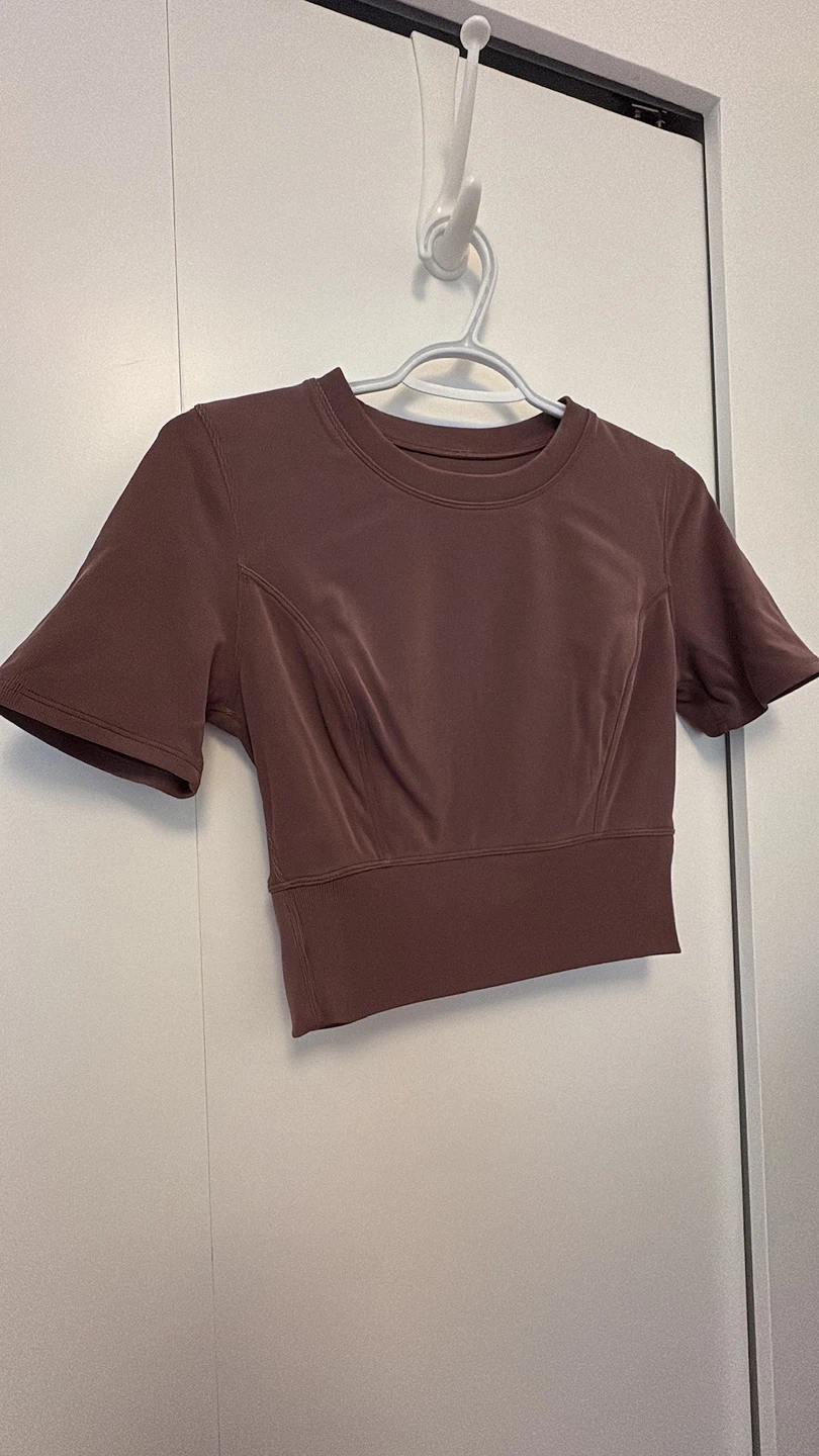 Lululemon cropped T-shirt - photo 2