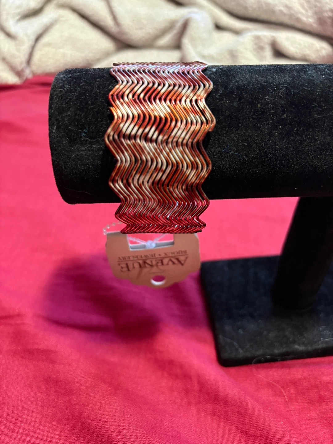 Avenue Women's Wavy Bangles - Red/Silver