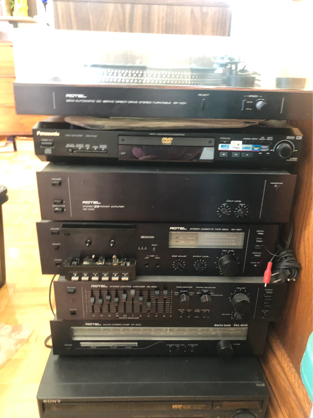 Rotel , Sony, Sanyo, Stereo and speakers - photo 2
