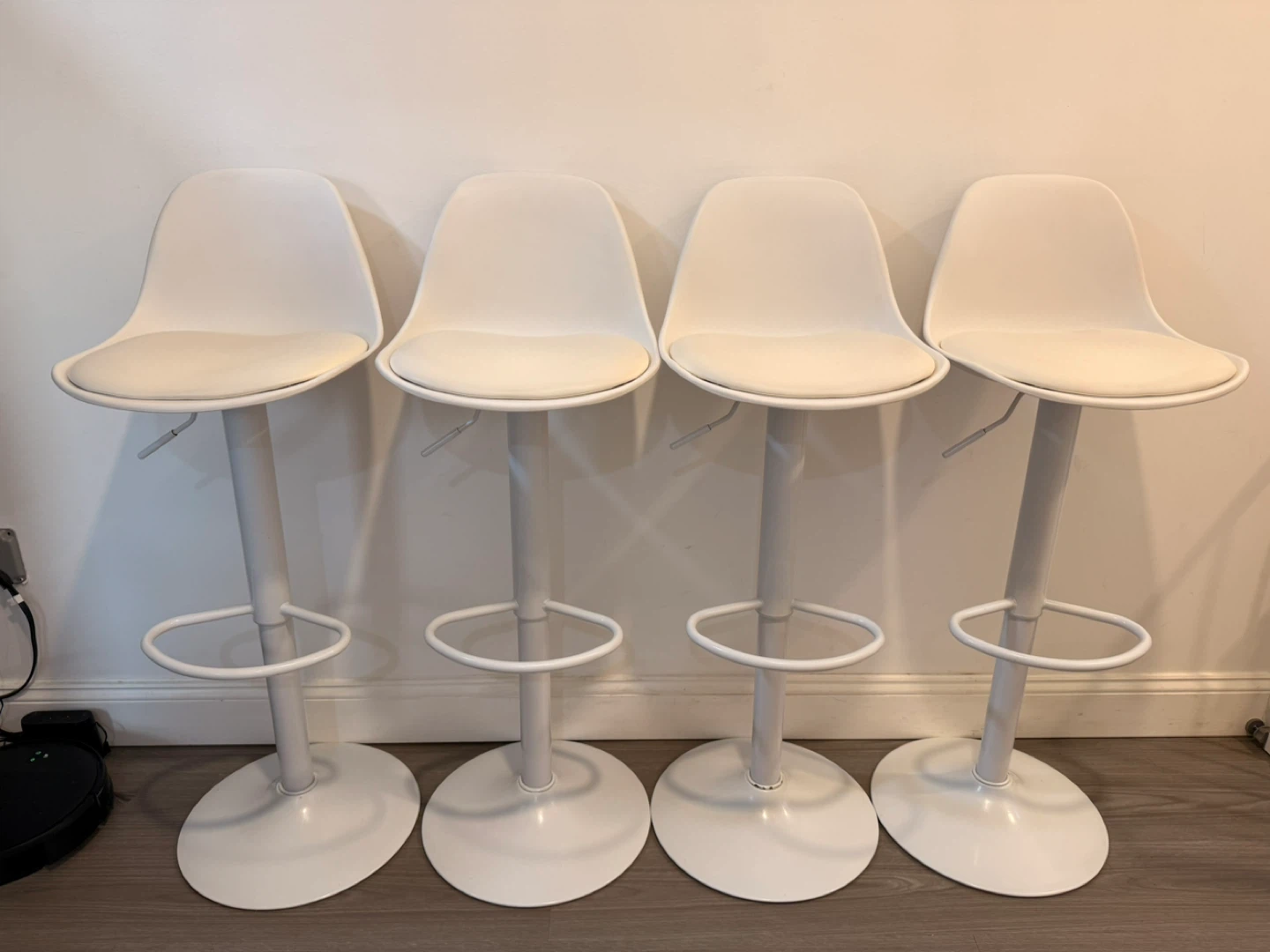 Set of 4 White Adjustable Bar Stools