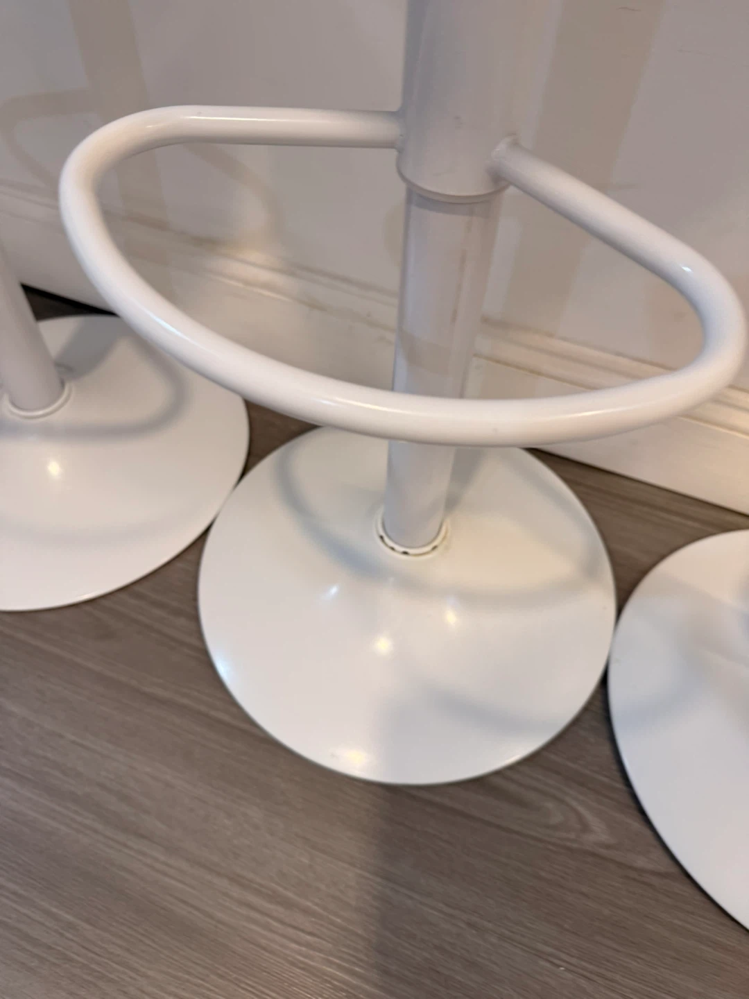 Set of 4 White Adjustable Bar Stools - photo 5