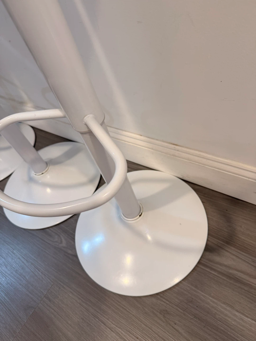 Set of 4 White Adjustable Bar Stools - photo 4