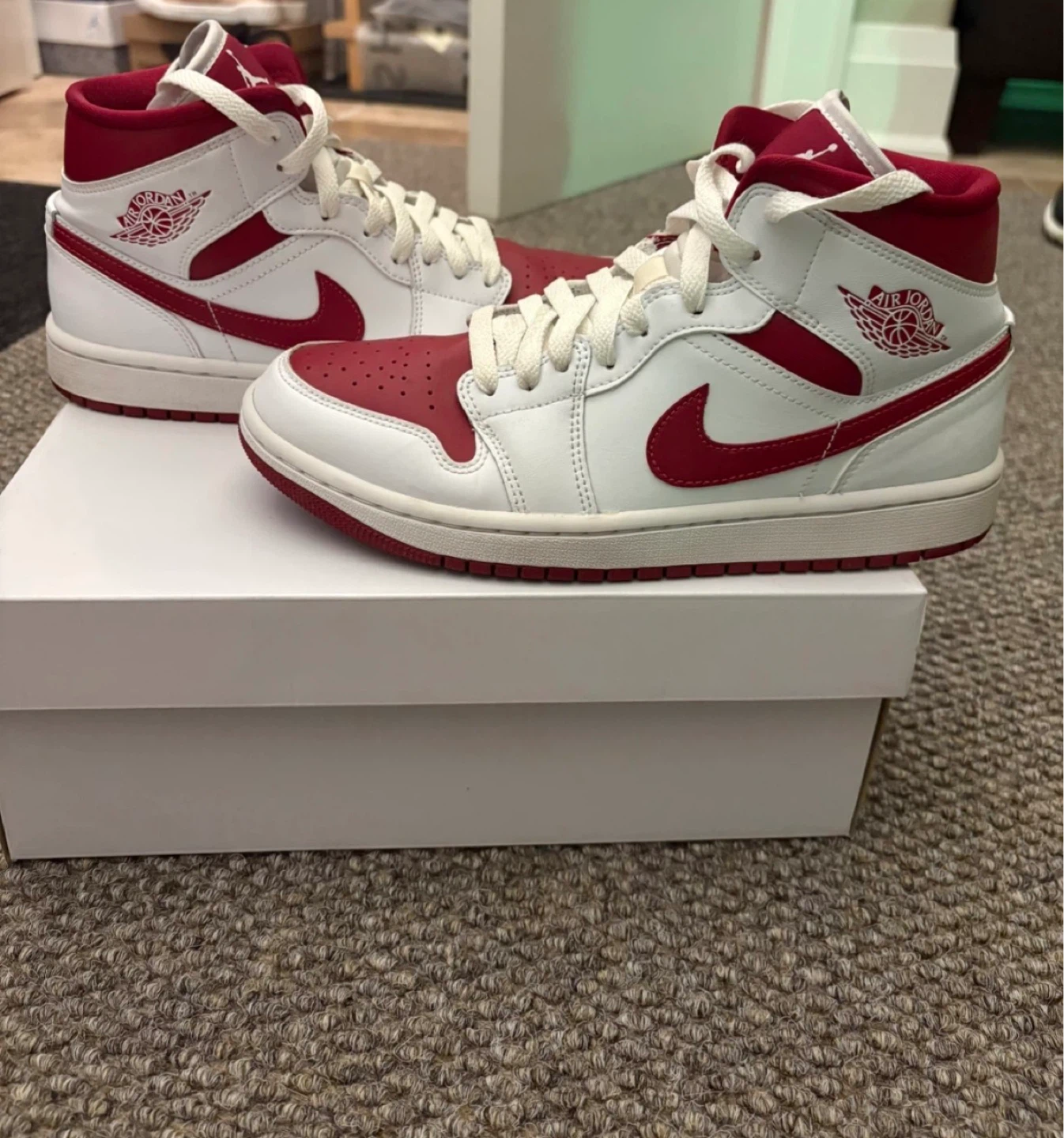 Jordan 1 Mid Reverse Chicago Women’s Size 8.5 - photo 3