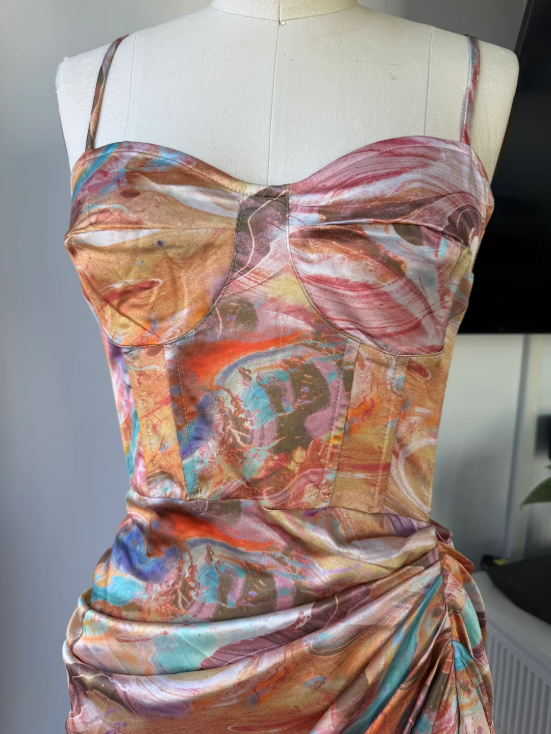PrettyLittleThing Abstract Print Ruched Midi Dress size 4 - photo 5