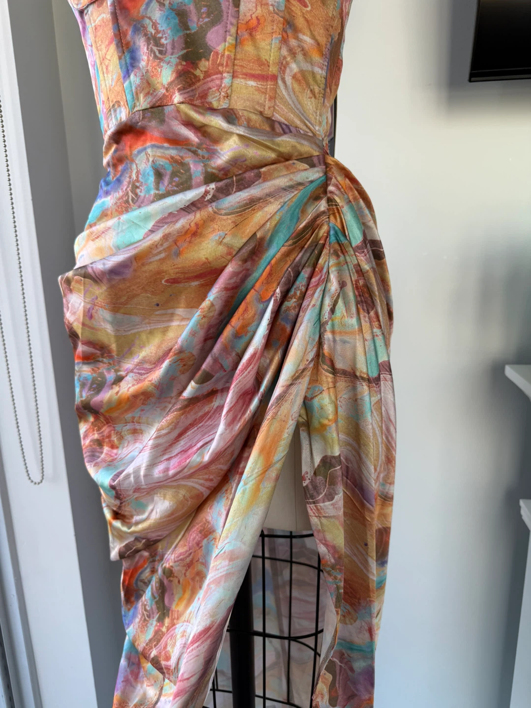 PrettyLittleThing Abstract Print Ruched Midi Dress size 4 - photo 4