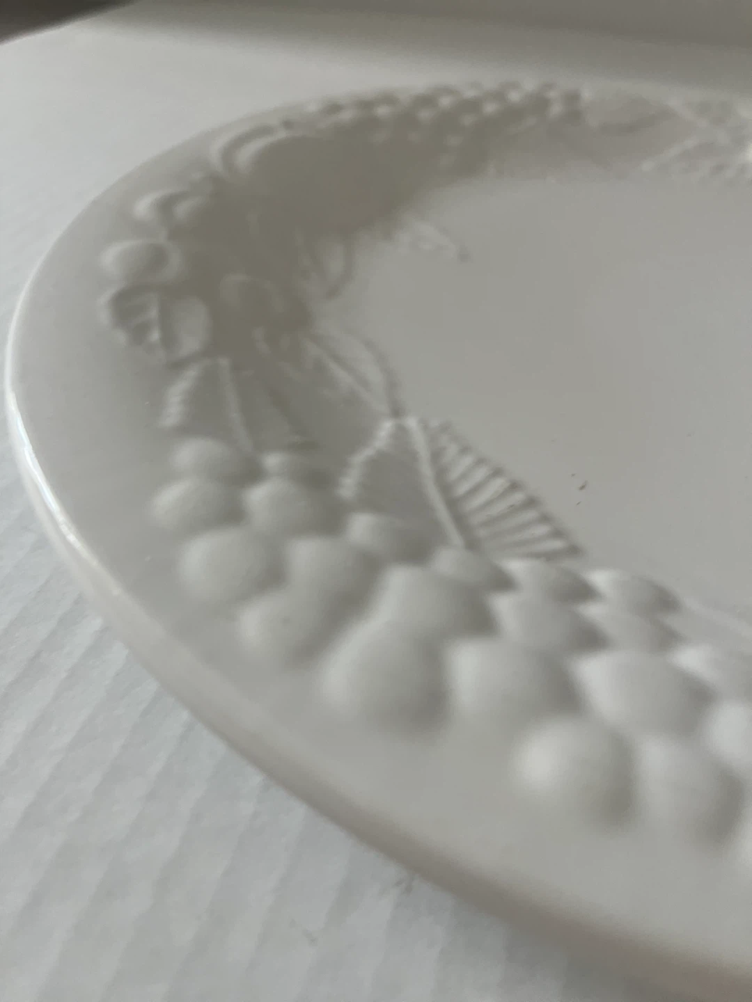 White Embossed Fruit Plate - photo 2