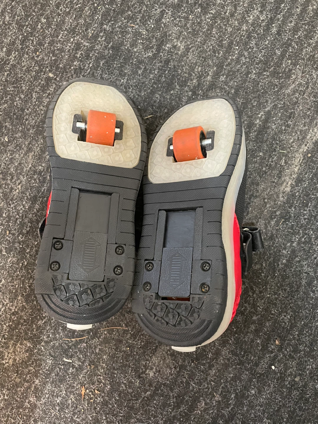 Kids' Roller Shoes with Lights - photo 2