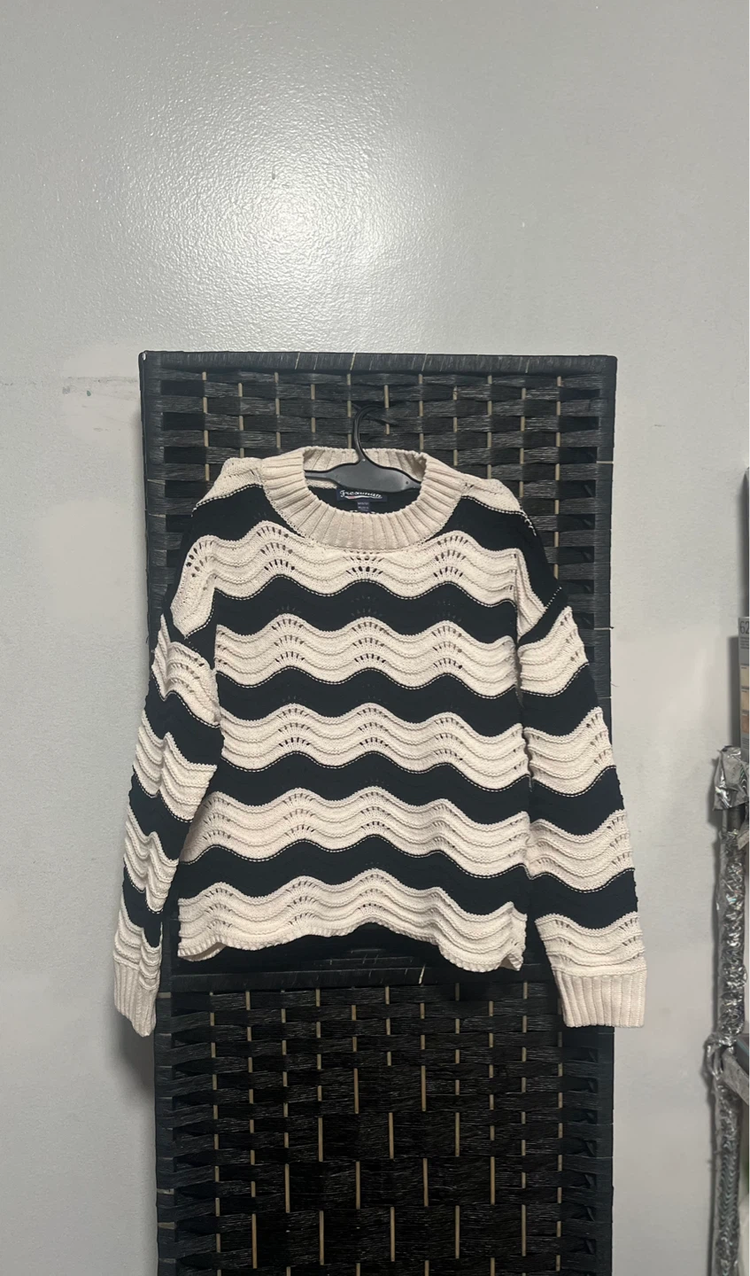 Black and White Striped Crochet size 8/10 kids - photo 2