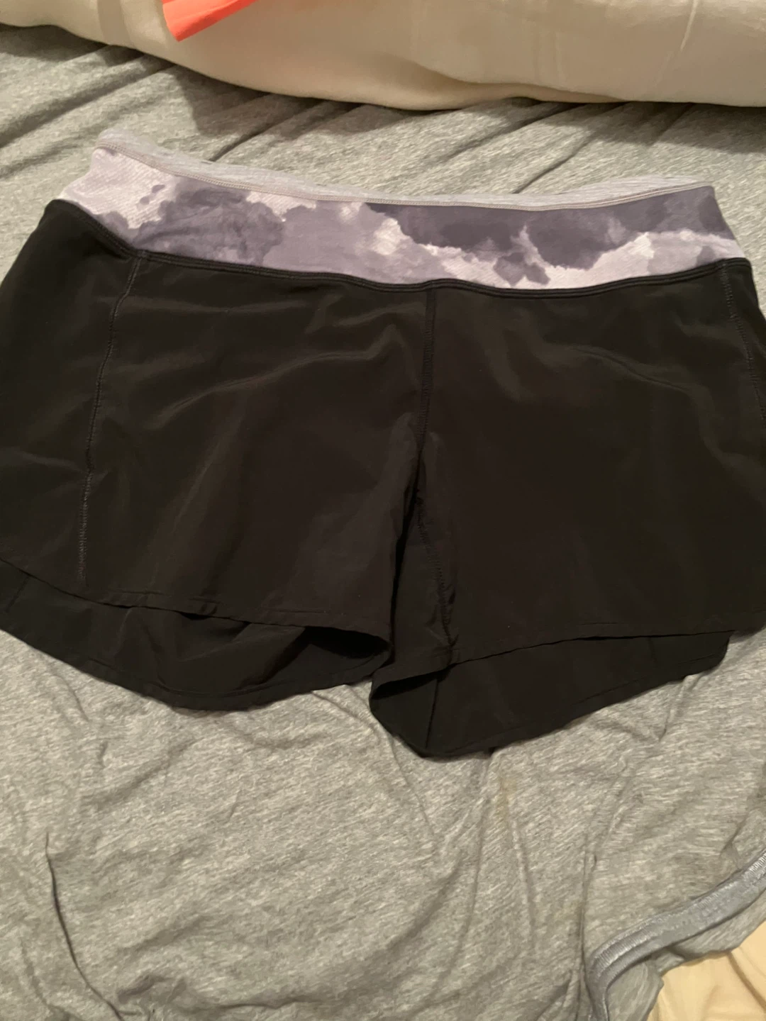 Lululemon Black Running Shorts Size 6 - photo 2