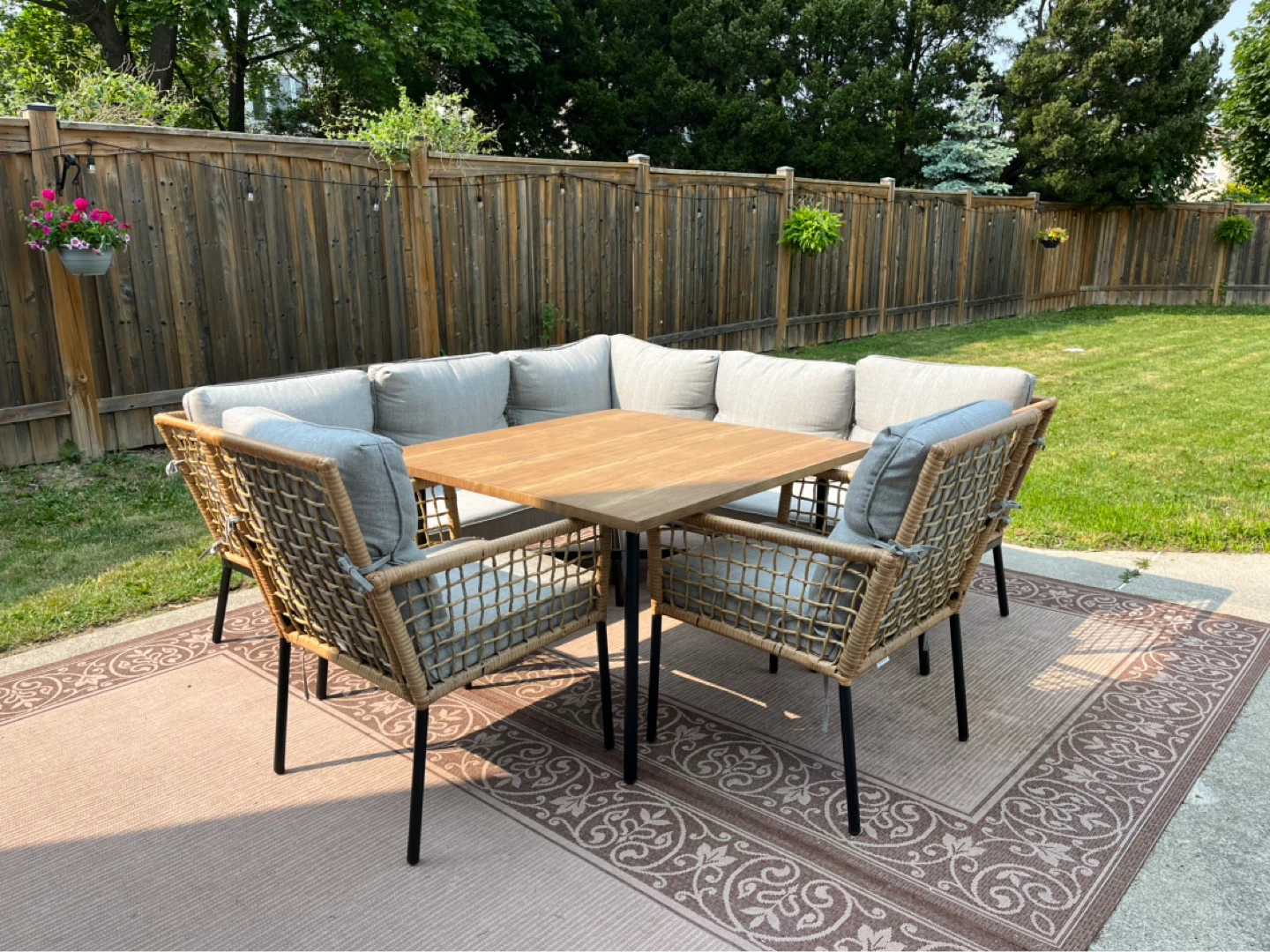 Outdoor area rugs