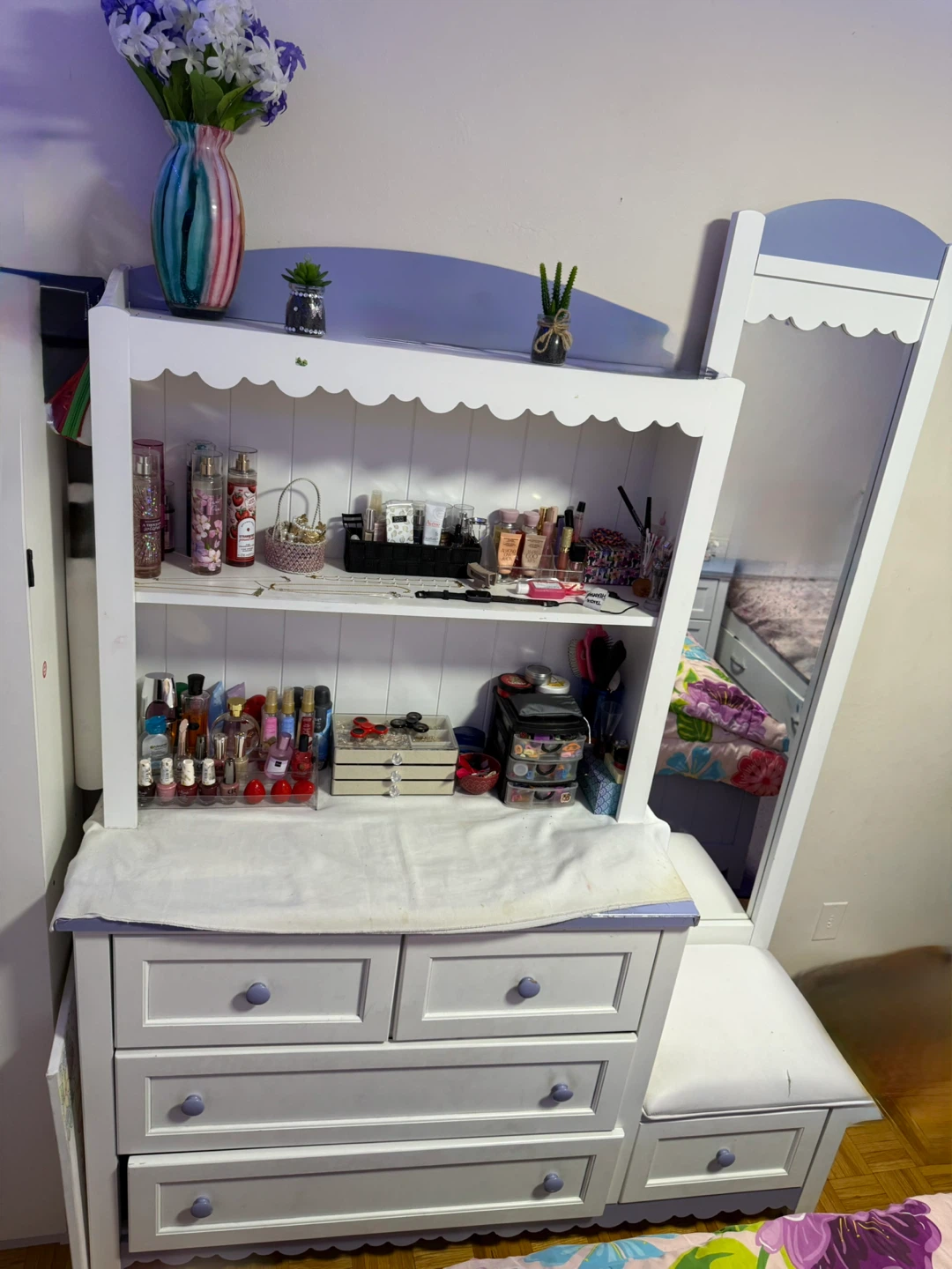 ‼️NEED GONE‼️ White Vanity with Mirror and Stool