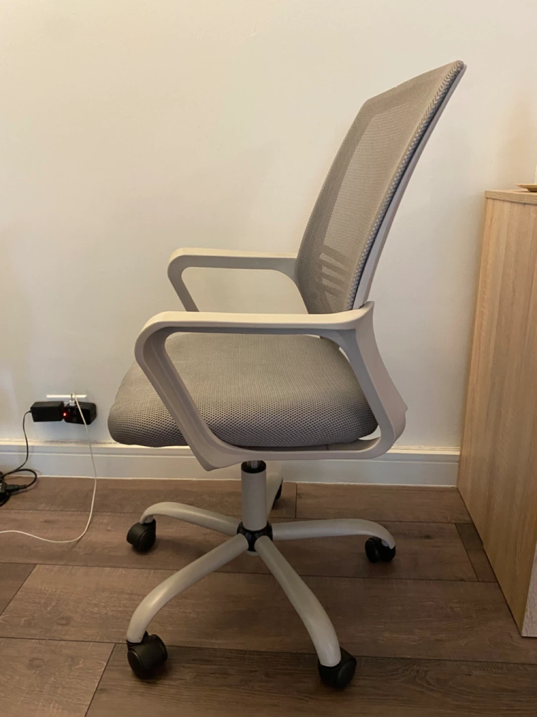 Gray Mesh Office Chair with Wheels - photo 2