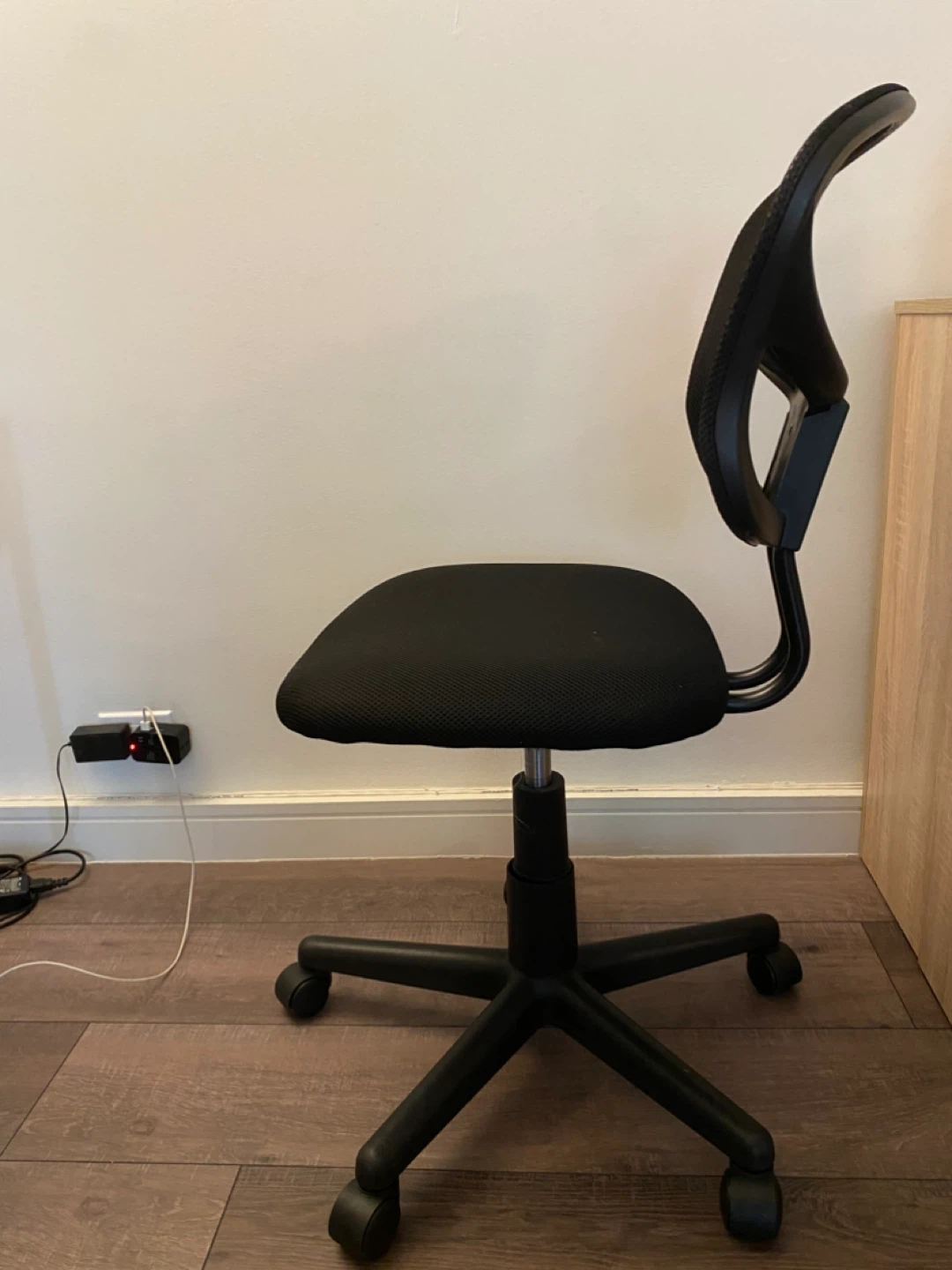Black Mesh Office Chair - photo 2