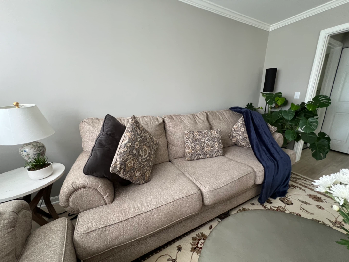 Sectional Sofa and round table with Pillows - photo 3