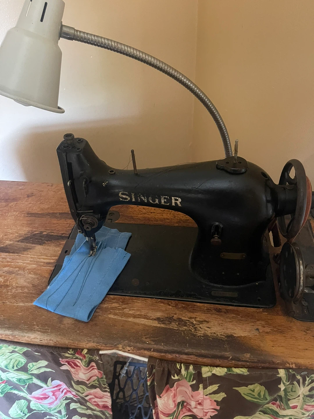 Vintage Singer Sewing Machine with Lamp
