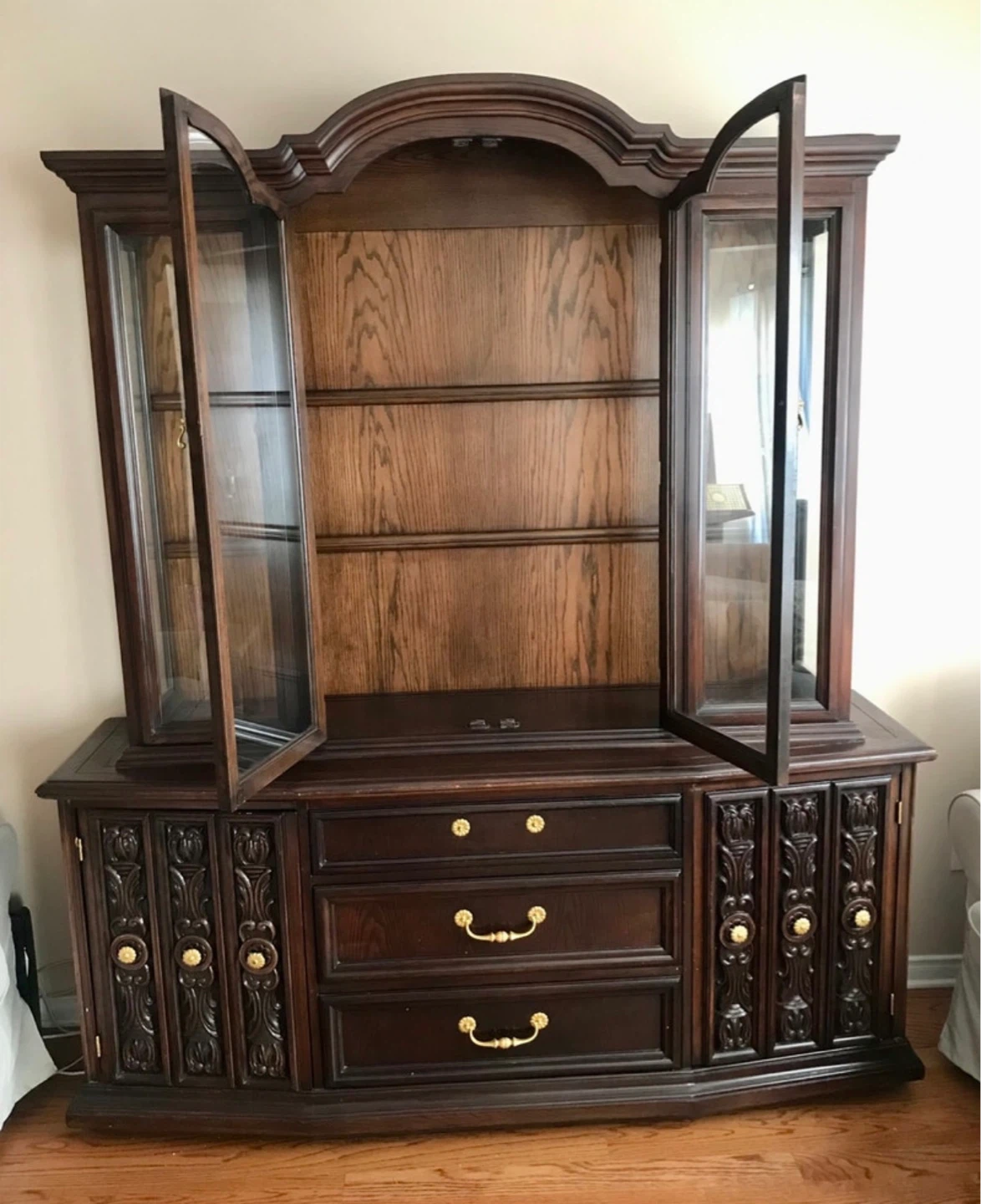 Antique Hutch/ Display Cabinet/ Oak Wood For Sale! - photo 2