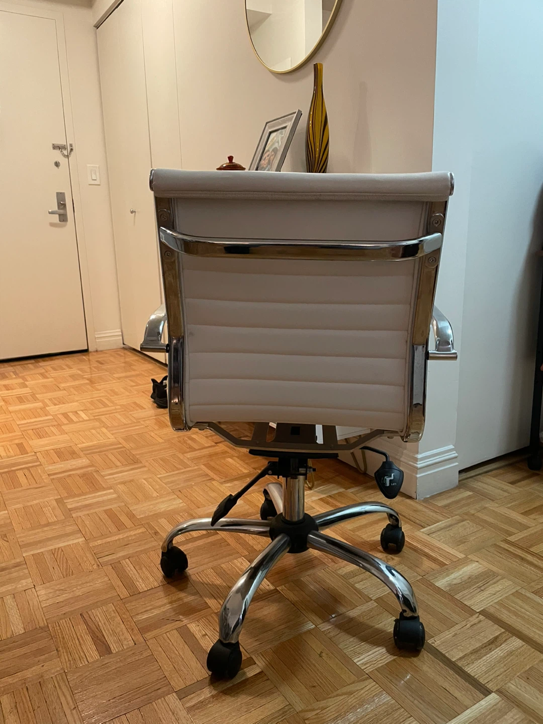White Leather Office Chair - photo 3
