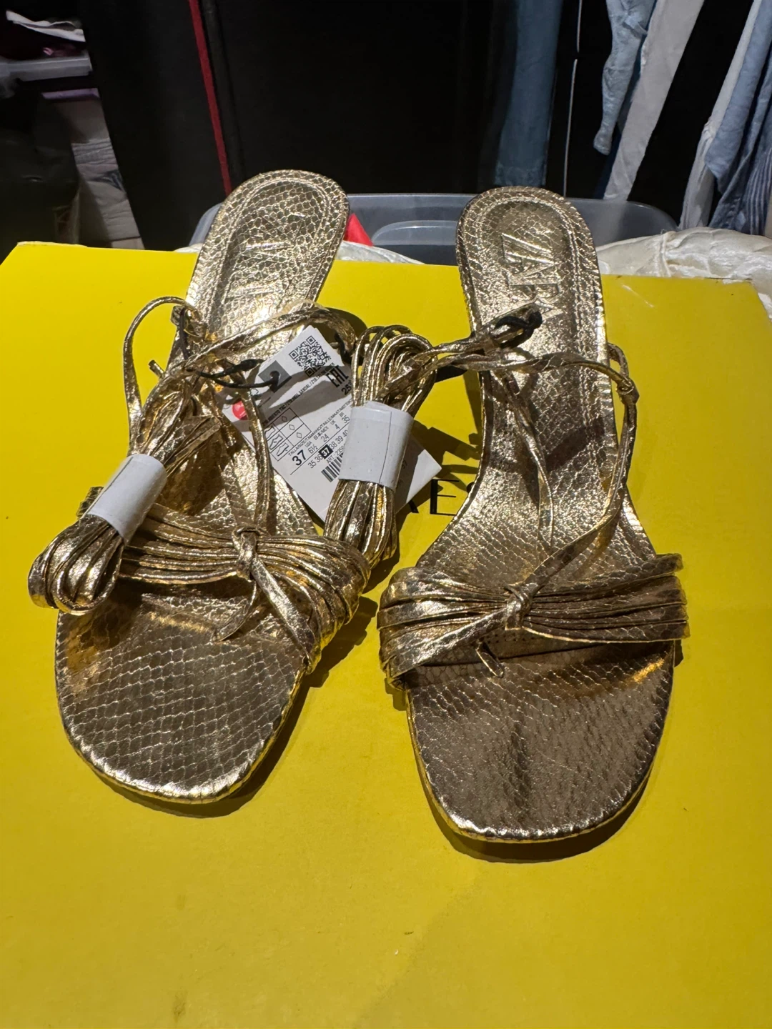 6 BN pairs of designer shoes 1 used  rt over $1200 - photo 3